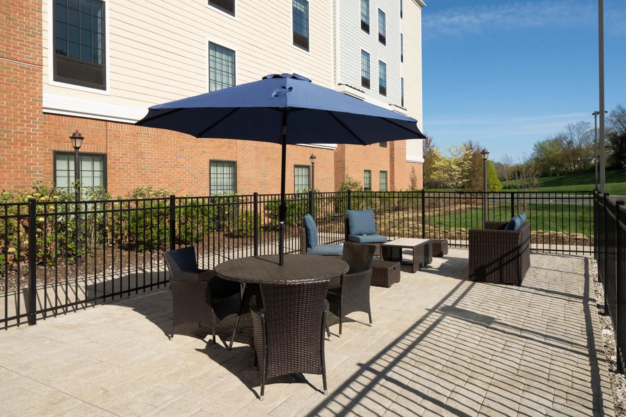 Hampton Inn & Suites Yonkers - Westchester Exterior foto